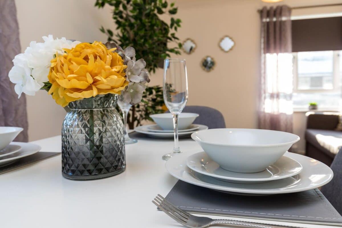 הוילה 19A The Broadwalk - Cozy 1Br In The Heart Of Crawley Near Gatwick Airport Great For Contractors And Flight Crew Students מראה חיצוני תמונה