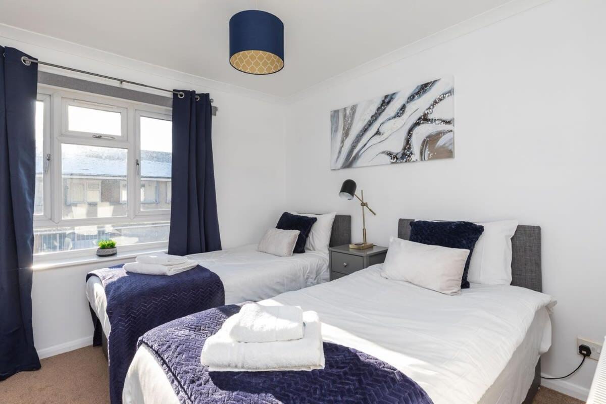 הוילה 19A The Broadwalk - Cozy 1Br In The Heart Of Crawley Near Gatwick Airport Great For Contractors And Flight Crew Students מראה חיצוני תמונה